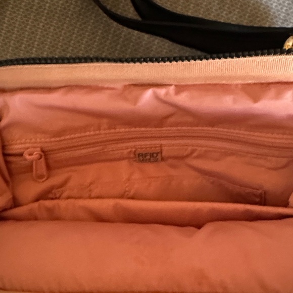 Elegant Black Women's Handbag - Picture 4 of 4